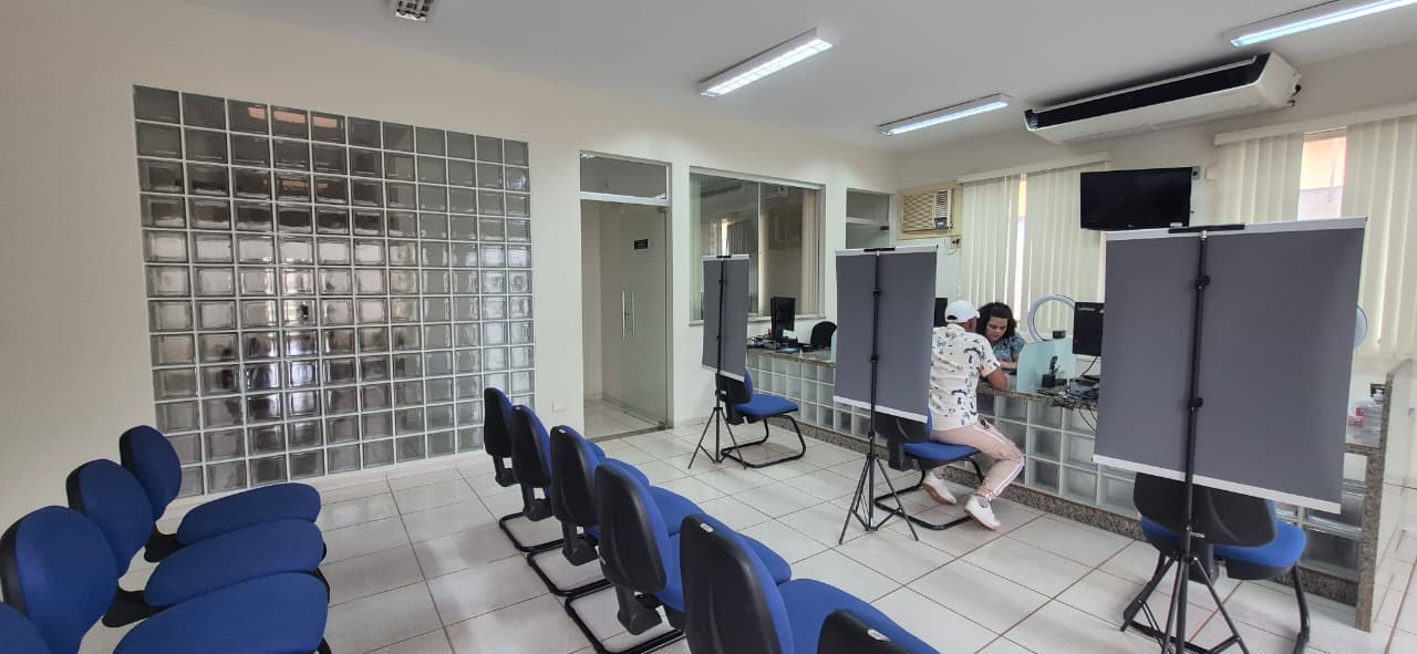 Movimento começa fraco no plantão do Cartório Eleitoral de  Ribas do Rio Pardo para a regularização de títulos de eleitor